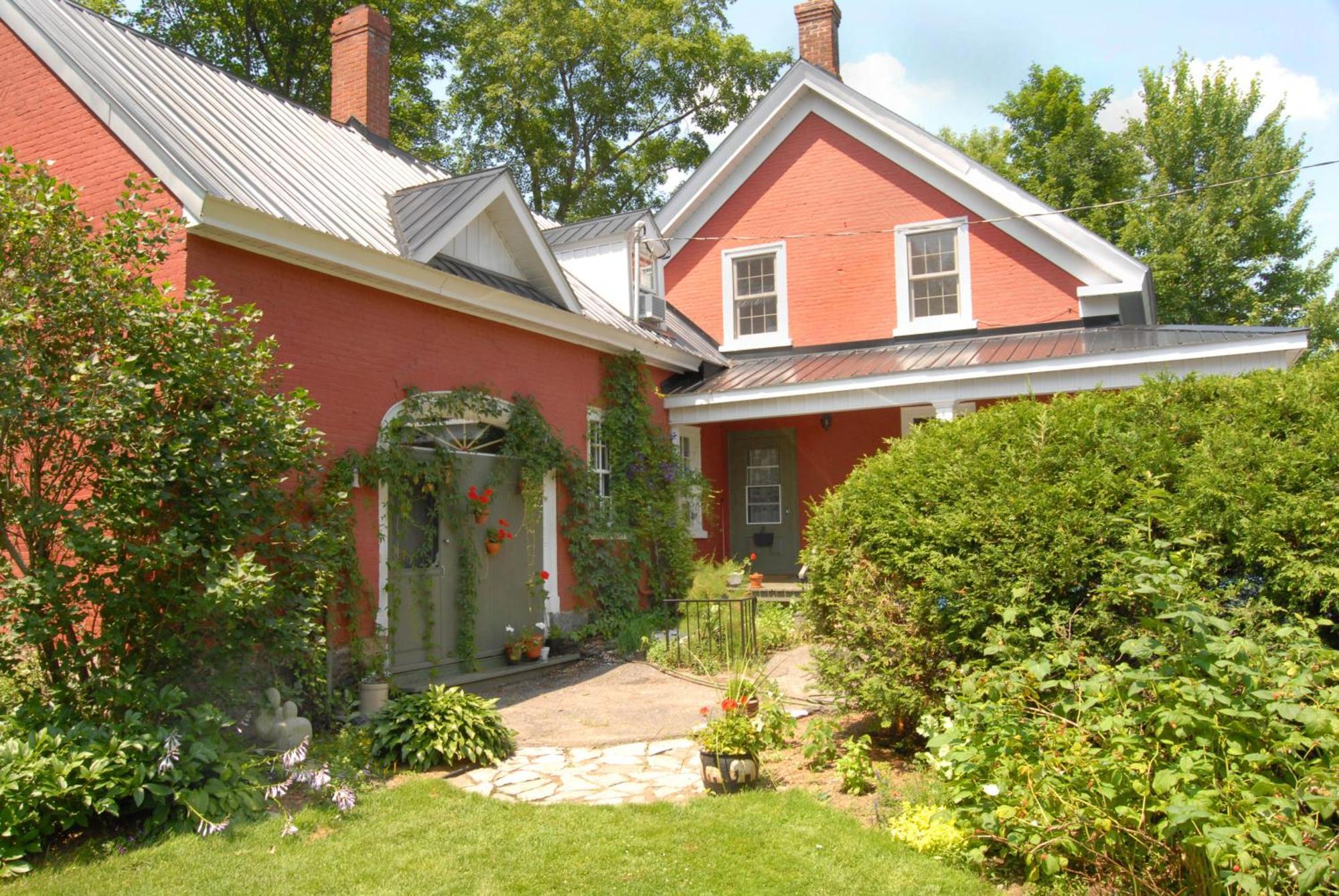 Le Passe-Partout Cowansville Exterior photo
